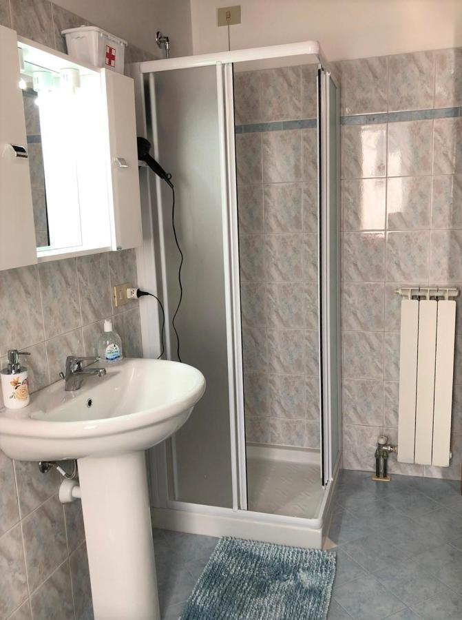 דסנזאנו דל גארדה Oasi Di Paradiso - Comfy Private Apartment On Ground Floor With Terrace מראה חיצוני תמונה